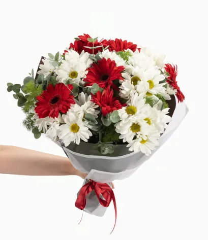 Beyaz Bukette Beyaz Papatya ve Kırmızı Gerbera